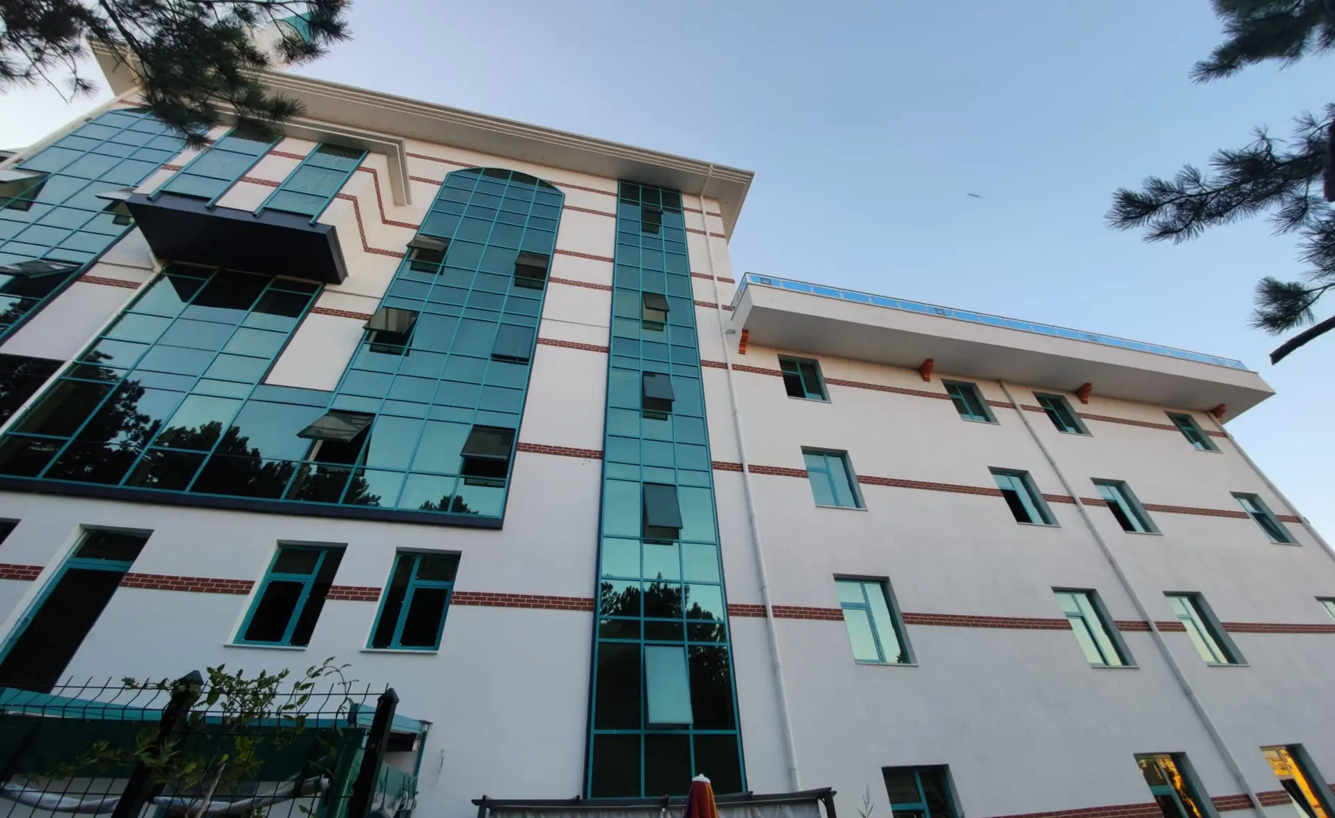 Ravza Akademi Binası